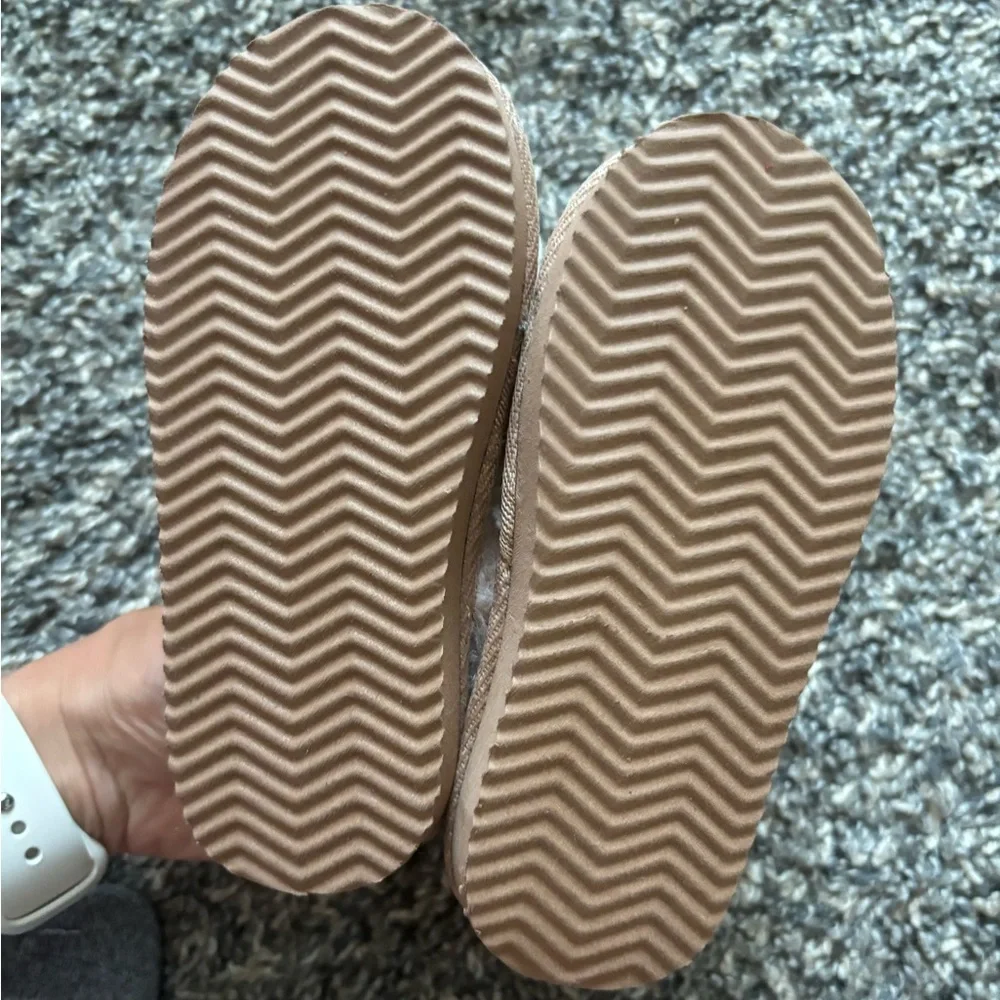 Moana Kids Slippers NWT - Picture 2 of 2